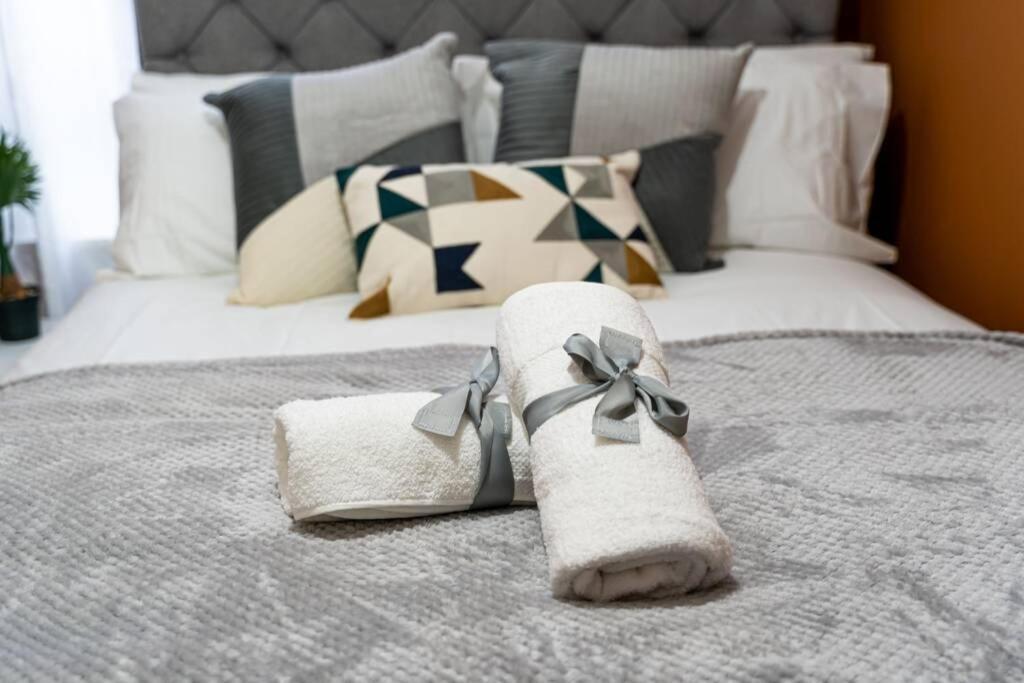 Cheerful 2 Bedroom Homely Apartment, Sleeps 4 Guest Comfy, 1X Double Bed, 2X Single Beds, Free Parking, Free Wifi, Suitable For Business, Leisure Guest, Contractors, Qe Hospital, Glasgow, Near Airport & City Centre Exteriér fotografie