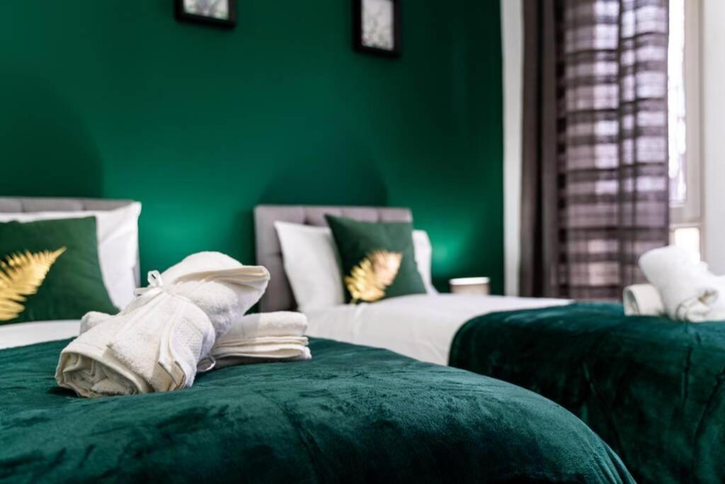 Cheerful 2 Bedroom Homely Apartment, Sleeps 4 Guest Comfy, 1X Double Bed, 2X Single Beds, Free Parking, Free Wifi, Suitable For Business, Leisure Guest, Contractors, Qe Hospital, Glasgow, Near Airport & City Centre Exteriér fotografie